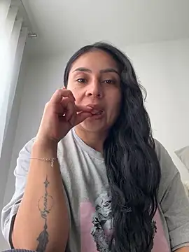 Snapshot of amyross_s1 chatting on 09/26/25, 04:22 amyross s1 online show from 09/26/25, 04:22