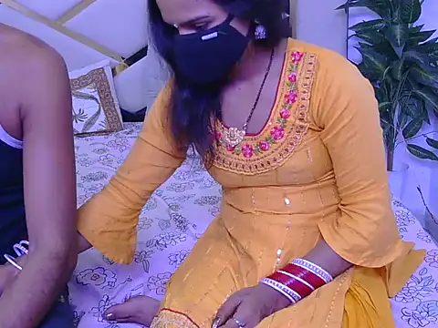 Lovelyy-couple online show from 10/15/25, 04:56