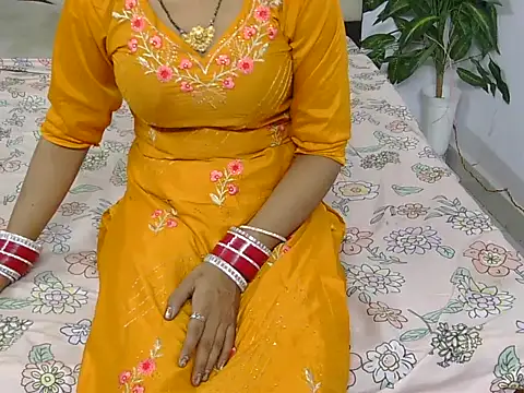 Lovelyy-couple online show from 10/22/25, 03:51