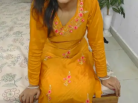 Lovelyy-couple online show from 11/23/25, 12:27