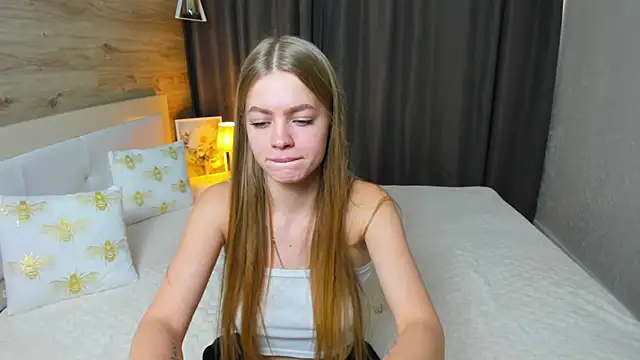 Snapshot of Alisa_Glamour chatting on 10/14/25, 12:17 Alisa Glamour online show from 10/14/25, 12:17