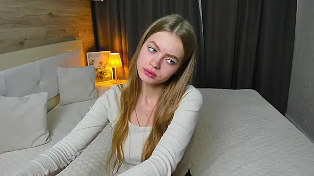 Snapshot of Alisa_Glamour chatting on 10/15/25, 01:55 Alisa Glamour online show from 10/15/25, 01:55