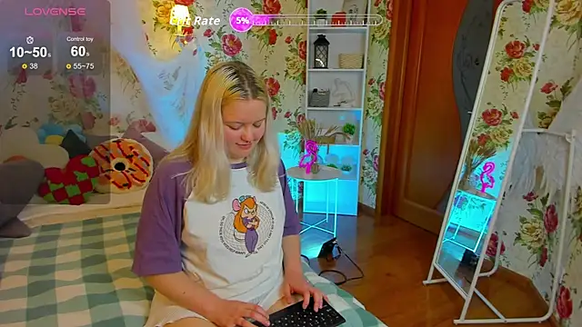 Snapshot of RoseThomas_ chatting on 11/03/25, 08:48 RoseThomas online show from 11/03/25, 08:48