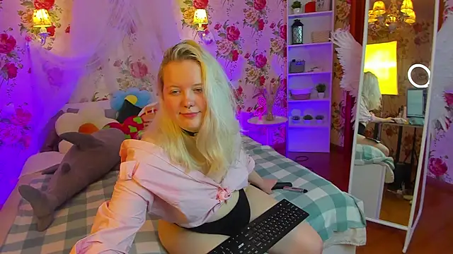 Snapshot of RoseThomas_ chatting on 11/07/25, 08:36 RoseThomas online show from 11/07/25, 08:36