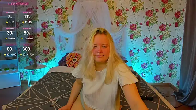 Snapshot of RoseThomas_ chatting on 11/16/25, 08:09 RoseThomas online show from 11/16/25, 08:09