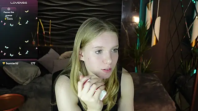 Snapshot of Layla_Glam chatting on 09/19/25, 08:05 Layla Glam online show from 09/19/25, 08:05