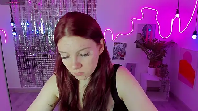 Layla Glam online show from 10/17/25, 01:25