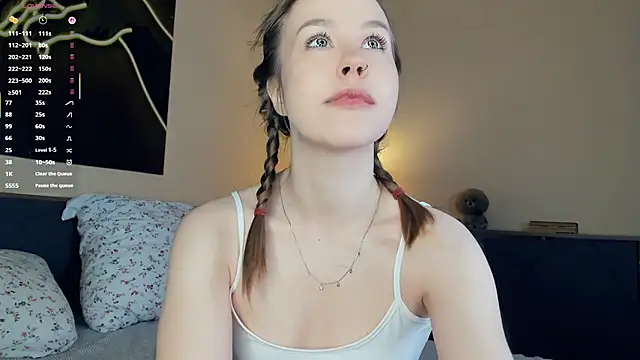 MaliaBourraine online show from 12/15/25, 07:12