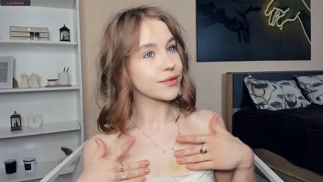 MaliaBourraine online show from 06/08/26, 07:42