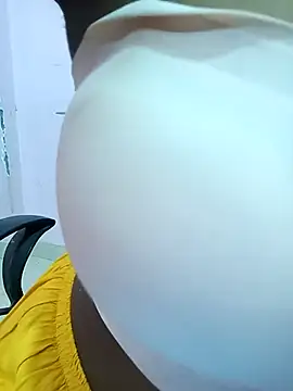 Snapshot of pari_rani7 chatting on 10/05/25, 03:27 pari rani7 online show from 10/05/25, 03:27