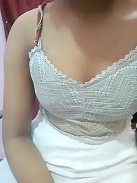 Snapshot of pari_rani7 chatting on 10/08/25, 04:21 pari rani7 online show from 10/08/25, 04:21