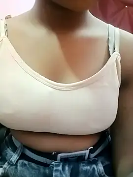 Snapshot of pari_rani7 chatting on 10/16/25, 03:29 pari rani7 online show from 10/16/25, 03:29