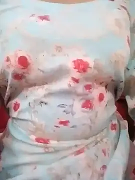 Snapshot of pari_rani7 chatting on 10/19/25, 03:40 pari rani7 online show from 10/19/25, 03:40