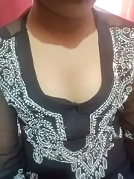 Snapshot of pari_rani7 chatting on 10/24/25, 03:47 pari rani7 online show from 10/24/25, 03:47