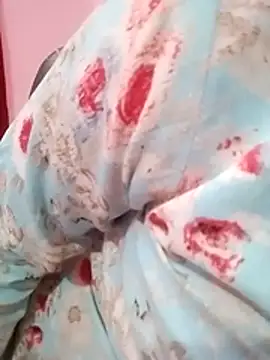 Snapshot of pari_rani7 chatting on 10/25/25, 04:09 pari rani7 online show from 10/25/25, 04:09