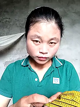 Snapshot of clara-cute chatting on 10/02/25, 04:52 clara-cute online show from 10/02/25, 04:52