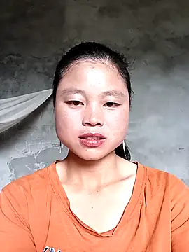 Snapshot of clara-cute chatting on 10/06/25, 04:43 clara-cute online show from 10/06/25, 04:43