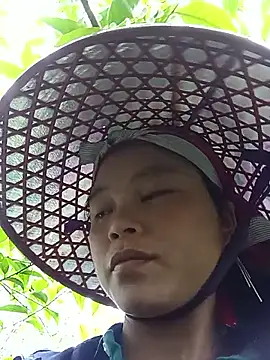 Snapshot of clara-cute chatting on 10/08/25, 02:31 clara-cute online show from 10/08/25, 02:31