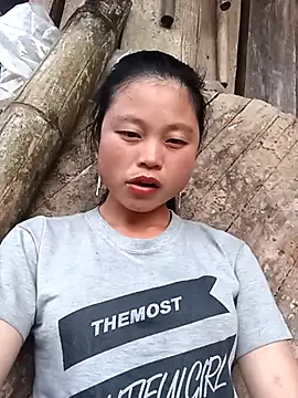 Snapshot of clara-cute chatting on 10/11/25, 10:47 clara-cute online show from 10/11/25, 10:47