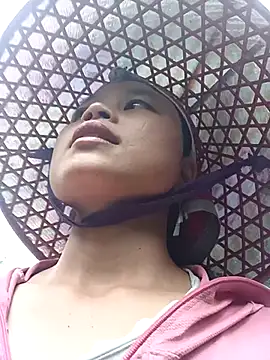 Snapshot of clara-cute chatting on 10/14/25, 02:01 clara-cute online show from 10/14/25, 02:01