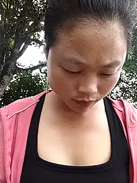 Snapshot of clara-cute chatting on 10/16/25, 07:09 clara-cute online show from 10/16/25, 07:09