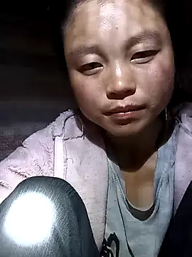 Snapshot of clara-cute chatting on 10/18/25, 01:01 clara-cute online show from 10/18/25, 01:01