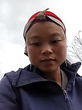 Snapshot of clara-cute chatting on 10/21/25, 12:44 clara-cute online show from 10/21/25, 12:44