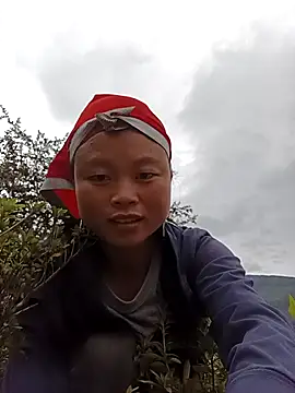 Snapshot of clara-cute chatting on 10/22/25, 01:28 clara-cute online show from 10/22/25, 01:28