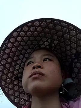 Snapshot of clara-cute chatting on 11/06/25, 12:11 clara-cute online show from 11/06/25, 12:11