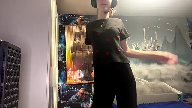 Snapshot of Elira_Breeze chatting on 11/03/25, 05:25 Elira Breeze online show from 11/03/25, 05:25