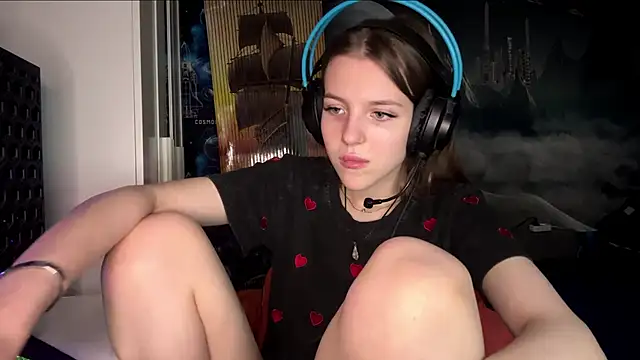 Snapshot of Elira_Breeze chatting on 11/05/25, 12:38 Elira Breeze online show from 11/05/25, 12:38