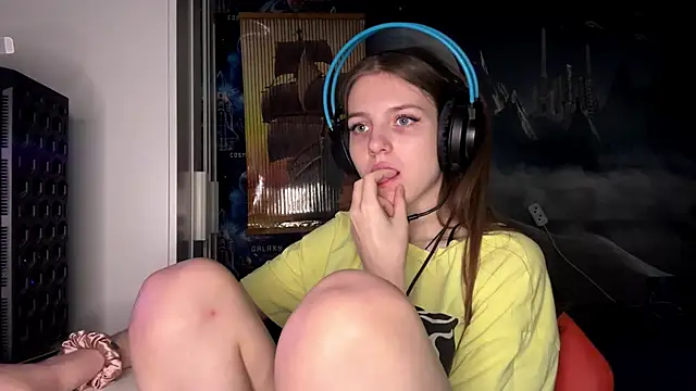 Snapshot of Elira_Breeze chatting on 11/09/25, 01:09 Elira Breeze online show from 11/09/25, 01:09