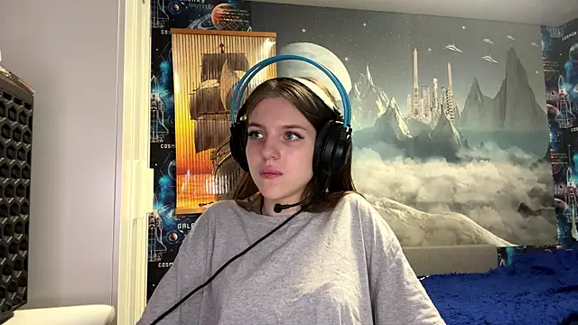 Snapshot of Elira_Breeze chatting on 11/11/25, 12:16 Elira Breeze online show from 11/11/25, 12:16