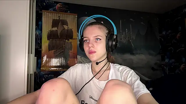 Snapshot of Elira_Breeze chatting on 11/12/25, 12:27 Elira Breeze online show from 11/12/25, 12:27