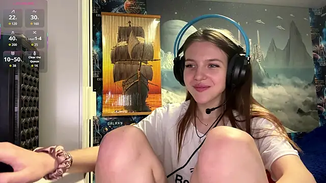 Snapshot of Elira_Breeze chatting on 11/24/25, 12:38 Elira Breeze online show from 11/24/25, 12:38