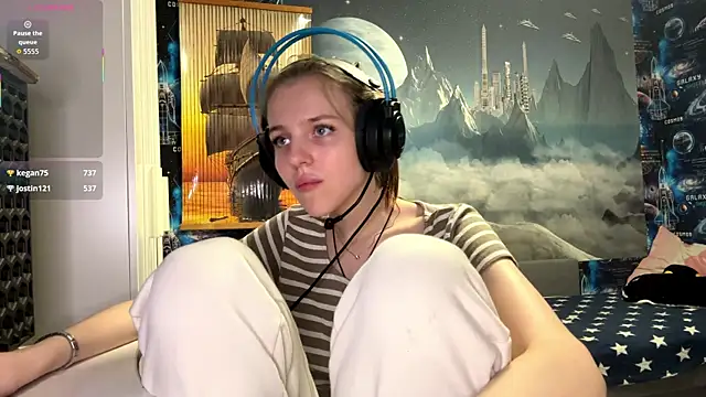 Snapshot of Elira_Breeze chatting on 11/27/25, 01:24 Elira Breeze online show from 11/27/25, 01:24