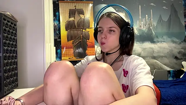 Snapshot of Elira_Breeze chatting on 12/01/25, 04:56 Elira Breeze online show from 12/01/25, 04:56