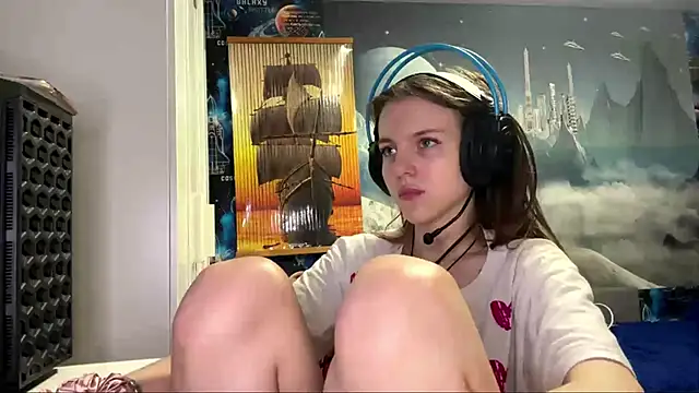 Snapshot of Elira_Breeze chatting on 12/03/25, 12:47 Elira Breeze online show from 12/03/25, 12:47