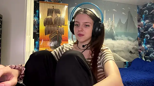 Snapshot of Elira_Breeze chatting on 12/05/25, 02:58 Elira Breeze online show from 12/05/25, 02:58