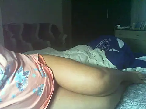 Snapshot of Lauray1 chatting on 11/16/25, 06:46 Lauray1 online show from 11/16/25, 06:46