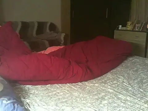 Snapshot of Lauray1 chatting on 11/28/25, 05:04 Lauray1 online show from 11/28/25, 05:04