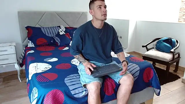 Snapshot of BooyHott_ chatting on 09/23/25, 07:06 BooyHott online show from 09/23/25, 07:06