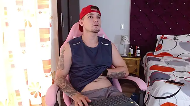 Snapshot of BooyHott_ chatting on 10/26/25, 06:25 BooyHott online show from 10/26/25, 06:25