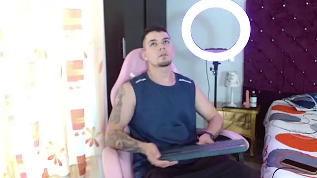 Snapshot of BooyHott_ chatting on 11/01/25, 06:54 BooyHott online show from 11/01/25, 06:54