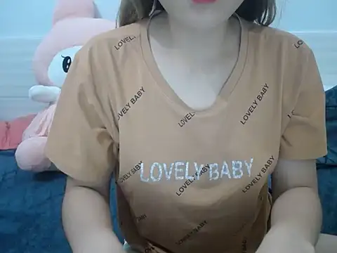 Snapshot of Hannie_26 chatting on 09/27/25, 02:11 Hannie 26 online show from 09/27/25, 02:11