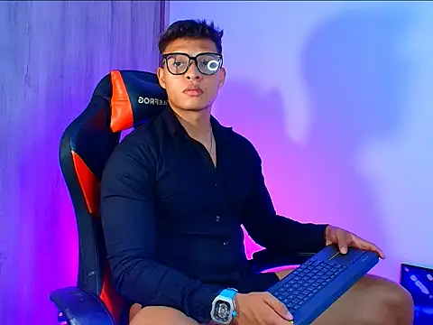 Snapshot of evan_greey chatting on 11/05/25, 04:45 evan greey online show from 11/05/25, 04:45