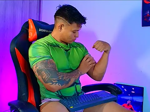 Snapshot of evan_greey chatting on 11/06/25, 11:37 evan greey online show from 11/06/25, 11:37