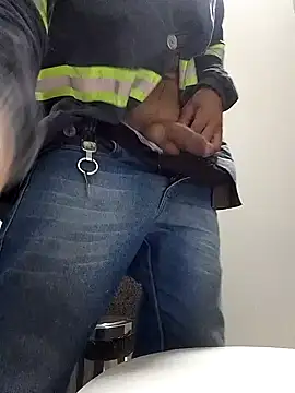 Snapshot of Claudiokkkkk chatting on 12/16/25, 03:39 Claudiokkkkk online show from 12/16/25, 03:39