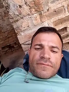 Snapshot of Claudiokkkkk chatting on 12/18/25, 04:02 Claudiokkkkk online show from 12/18/25, 04:02