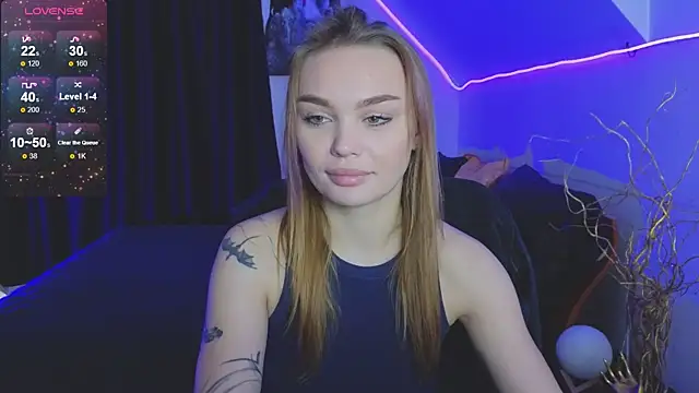 Snapshot of KitsyMoore chatting on 10/06/25, 01:08 KitsyMoore online show from 10/06/25, 01:08